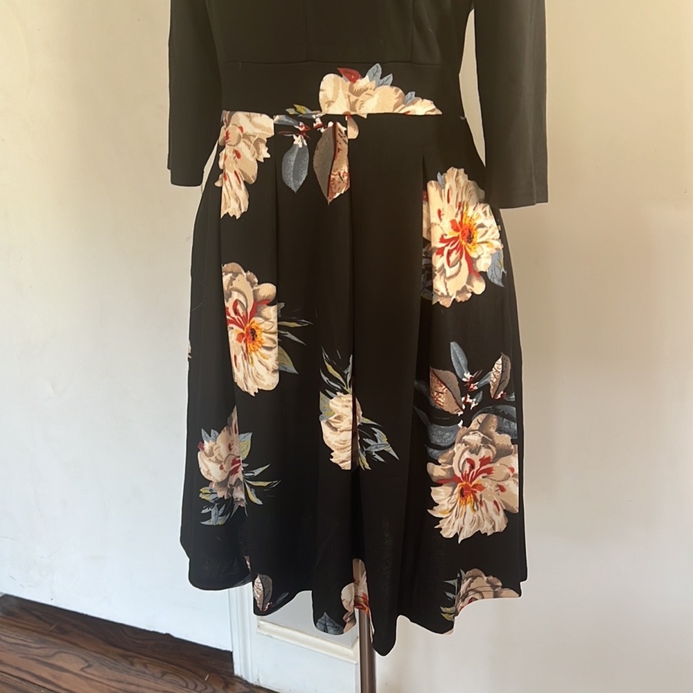 Dress - Picture 3 of 4